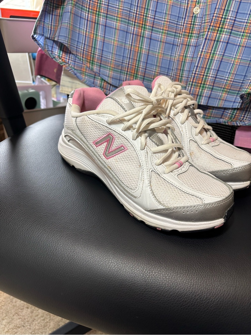 New Balance 496 Women's White and Pink Walking Shoes size 8.5